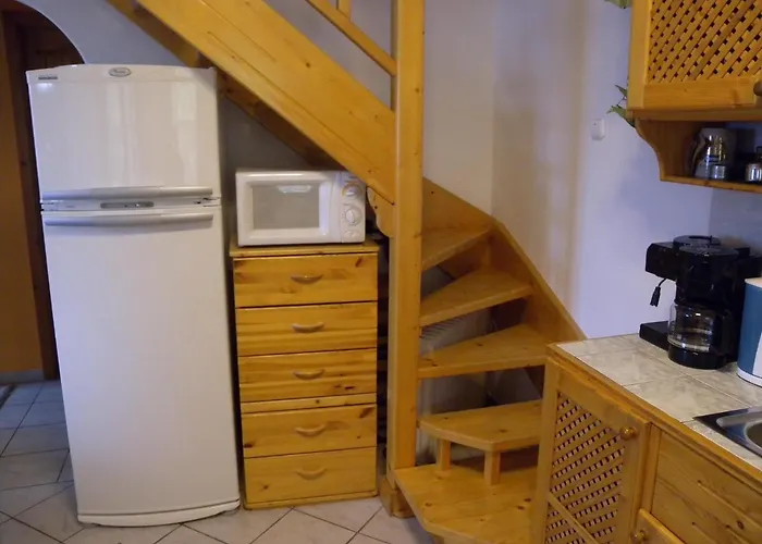 - Balaton 18798 Balatonfůzfő